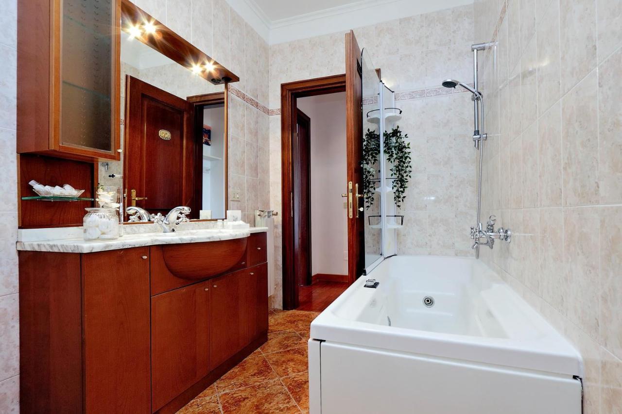 Colosseo Sunset Apartment Rome Bagian luar foto