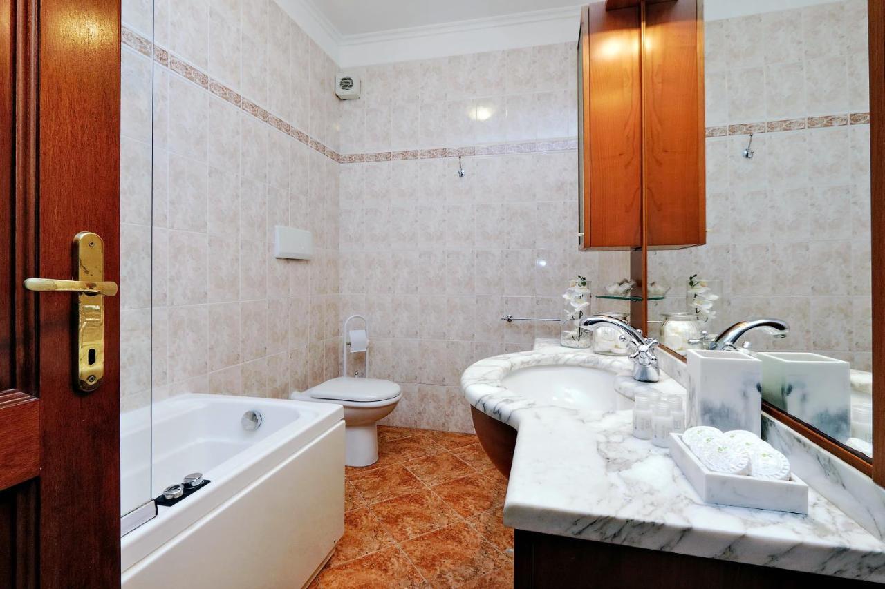 Colosseo Sunset Apartment Rome Bagian luar foto