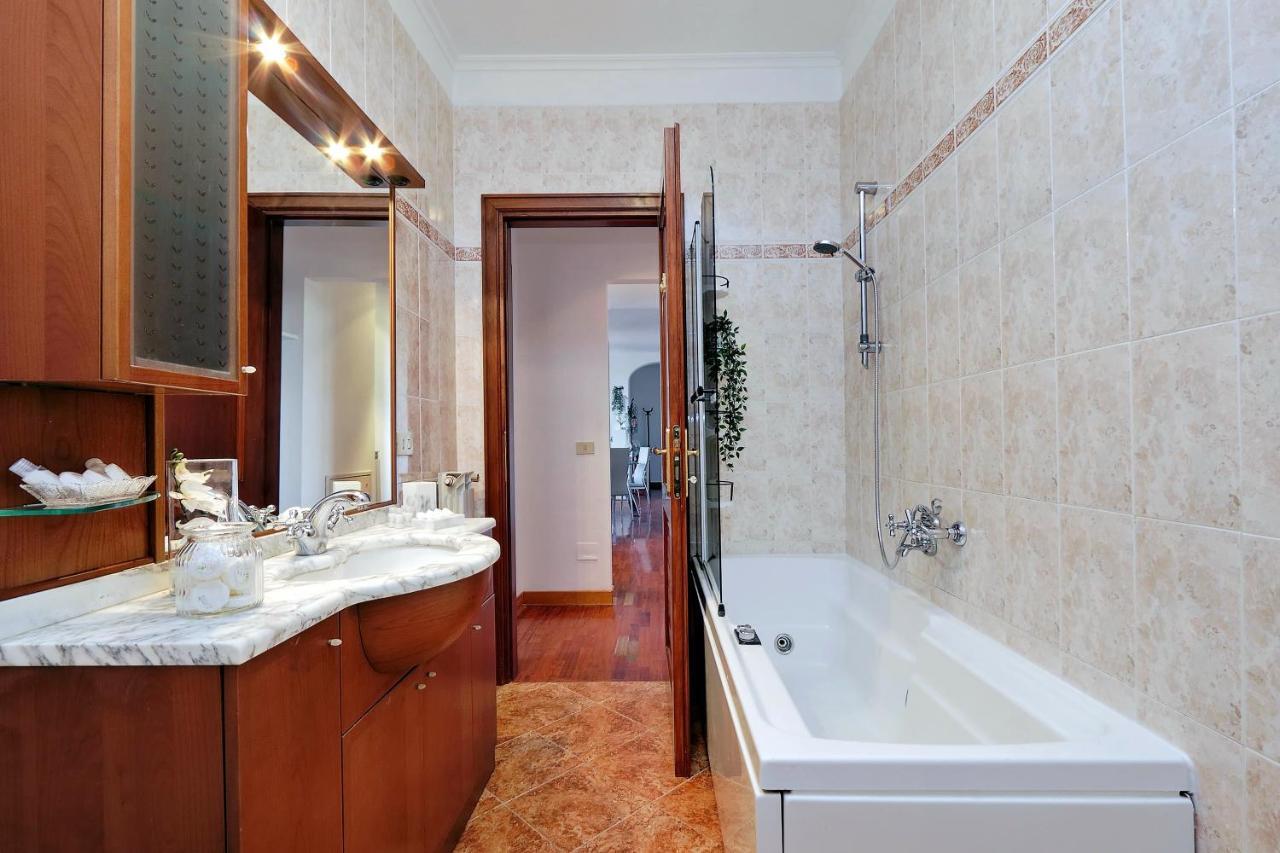 Colosseo Sunset Apartment Rome Bagian luar foto