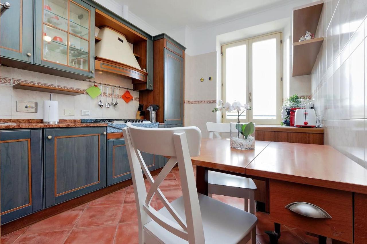 Colosseo Sunset Apartment Rome Bagian luar foto